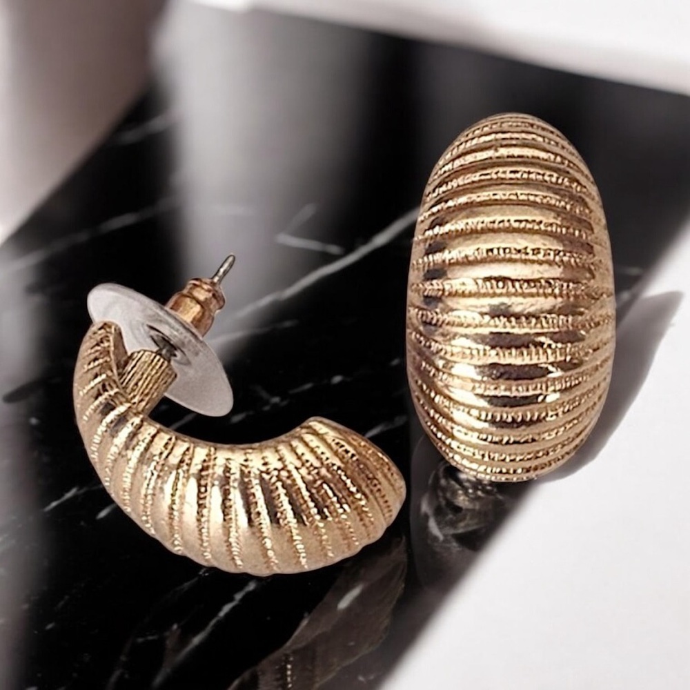 5 For $25💫Vintage Gold Earrings